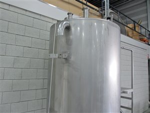 rvs tank 1600 liter met trap en bordes