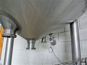 rvs tank 1600 liter met trap en bordes