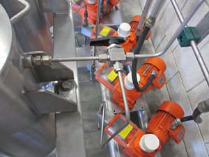 Vloeistoffen-doseerstation (6x doseerpomp met voorraadtank)