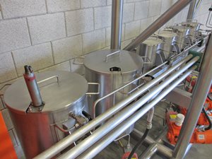 Vloeistoffen-doseerstation (6x doseerpomp met voorraadtank)