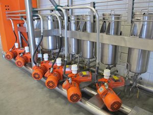 Vloeistoffen-doseerstation (6x doseerpomp met voorraadtank)