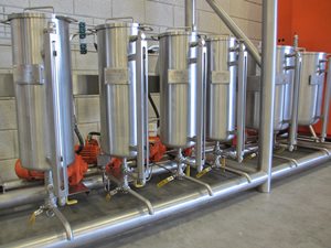 Vloeistoffen-doseerstation (6x doseerpomp met voorraadtank)